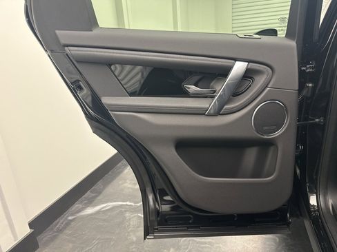 Used 2025 Land Rover Discovery Sport S image 14