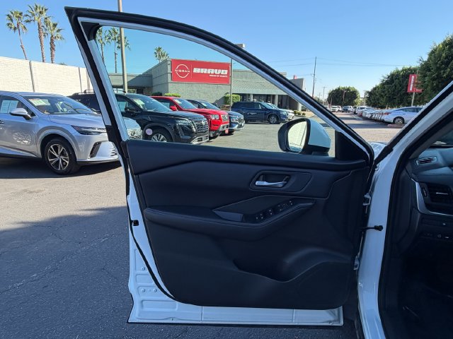 Used 2024 Nissan Rogue SV FWD image 15