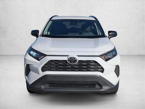 Used 2019 Toyota RAV4 LE image 2