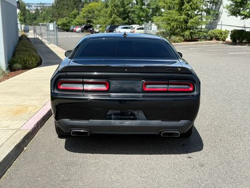 Used 2016 Dodge Challenger R/T Scat Pack w/ Leather Interior Group RWD image 5