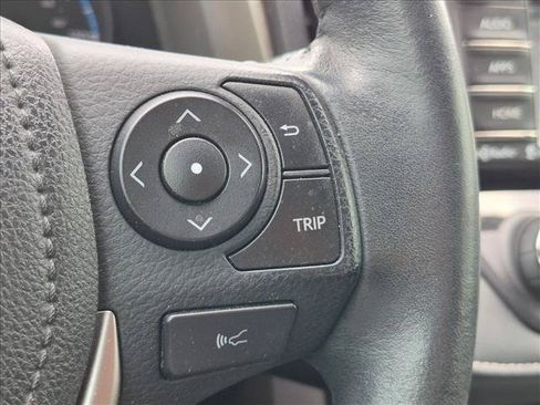 Used 2017 Toyota RAV4 XLE w/ Carpet Mat Package AWD/4WD image 13