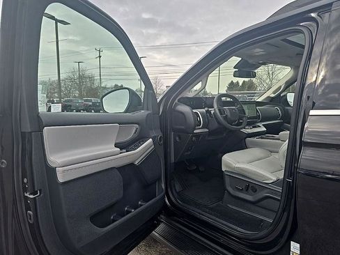 Used 2025 Ford Expedition Active image 9