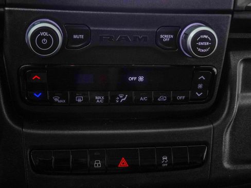 Used 2024 RAM ProMaster 2500 w/ Convenience Group FWD image 17