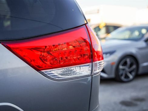 Used 2013 Toyota Sienna XLE image 11