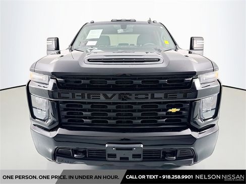 Used 2021 Chevrolet Silverado 2500 Custom w/ Custom Value Package image 2