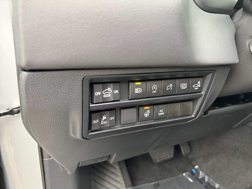 Used 2024 Toyota Tundra Platinum AWD/4WD image 19