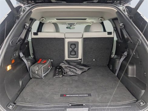 Used 2023 Mitsubishi Outlander 4WD Plug-In Hybrid image 12