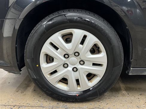 Used 2016 Dodge Grand Caravan American Value Package image 6