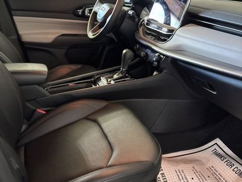 Certified 2024 Jeep Compass Limited image 32