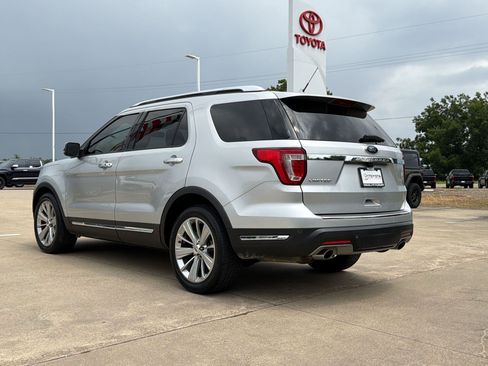 Used 2019 Ford Explorer Limited w/ Class III Trailer Tow Package FWD image 3