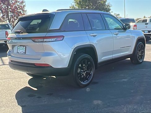 New 2025 Jeep Grand Cherokee Altitude w/ Trailer Tow Package image 3