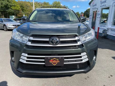 Used 2019 Toyota Highlander XLE image 3