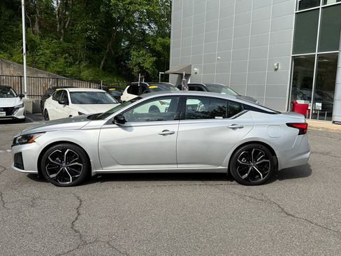Used 2023 Nissan Altima 2.5 SR FWD image 3