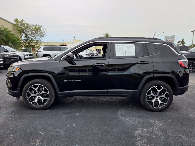 Used 2025 Jeep Compass Limited AWD/4WD image 4