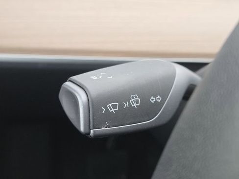 Used 2025 Tesla Model Y Long Range image 12