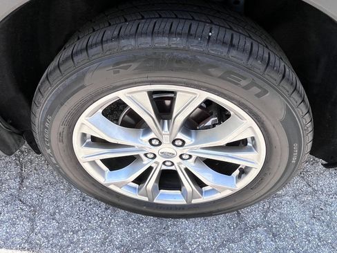 Used 2021 Ford Explorer Limited w/ Equipment Group 301A AWD/4WD image 18