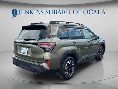 Used 2025 Subaru Forester Premium AWD/4WD image 3