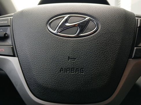 Used 2018 Hyundai Elantra SE FWD image 5