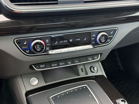 Used 2019 Audi Q5 Prestige w/ Prestige Package AWD/4WD image 18