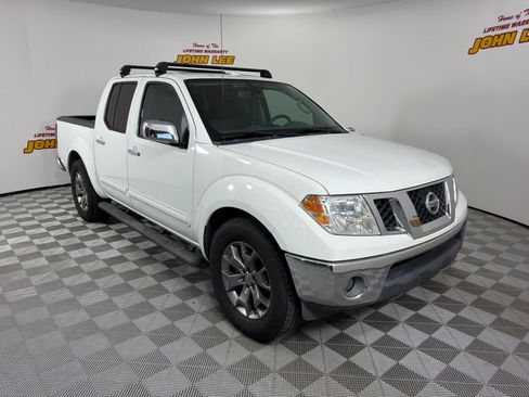 Used 2015 Nissan Frontier SL w/ Moonroof Package RWD image 8