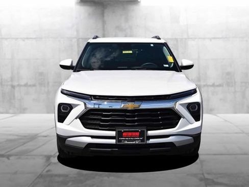 Used 2025 Chevrolet TrailBlazer LT AWD/4WD image 4