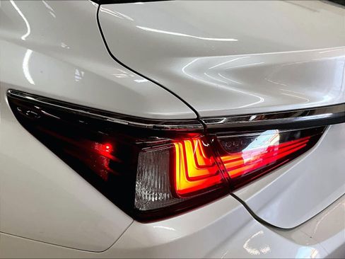 Used 2020 Lexus ES 350 w/ Premium Package image 30