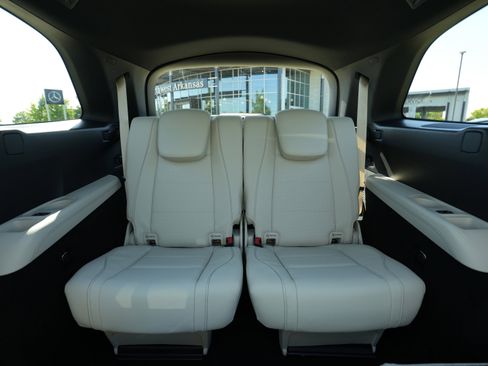 New 2026 Mercedes-Benz GLS 450 4MATIC image 35