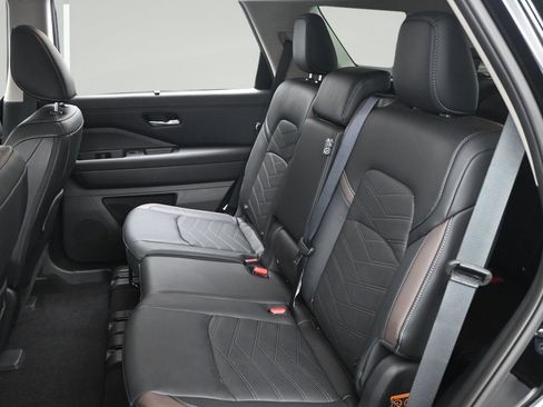 Certified 2025 Nissan Pathfinder Platinum w/ Cargo Package FWD image 11