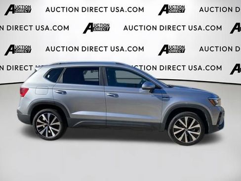 Used 2024 Volkswagen Taos SE image 21