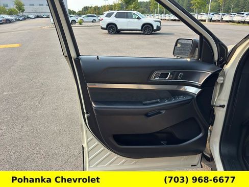 Used 2018 Ford Explorer XLT w/ Equipment Group 202A AWD/4WD image 21