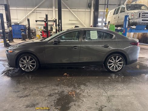 Used 2020 MAZDA MAZDA3 Sedan w/ Preferred Package image 4