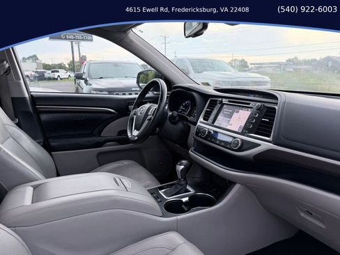 Used 2015 Toyota Highlander Limited Platinum AWD/4WD image 15