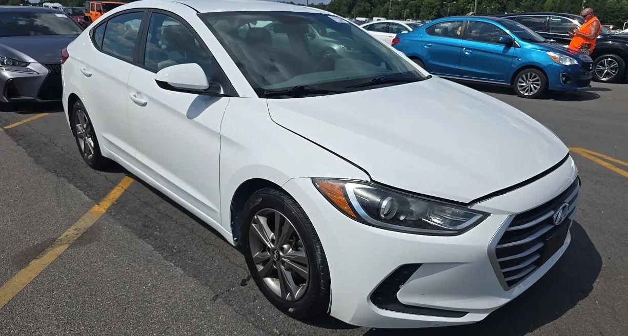 Used 2017 Hyundai Elantra SE FWD image 2