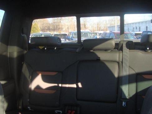 Used 2022 GMC Sierra 1500 AT4 w/ AT4 Preferred Package image 14