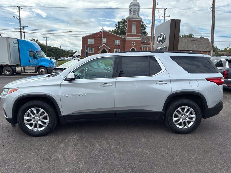 Used 2019 Chevrolet Traverse LT FWD image 2