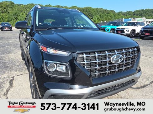 Used 2023 Hyundai Venue SEL FWD image 11