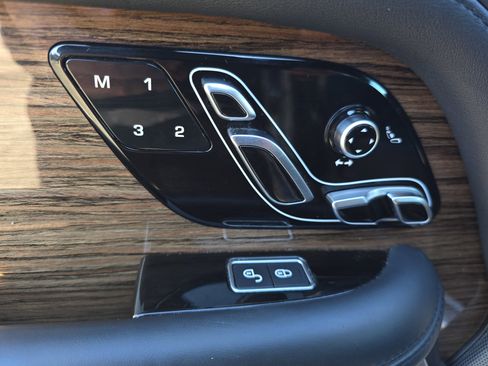 Used 2019 Land Rover Range Rover HSE image 30