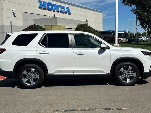 Used 2025 Honda Pilot EX-L image 3