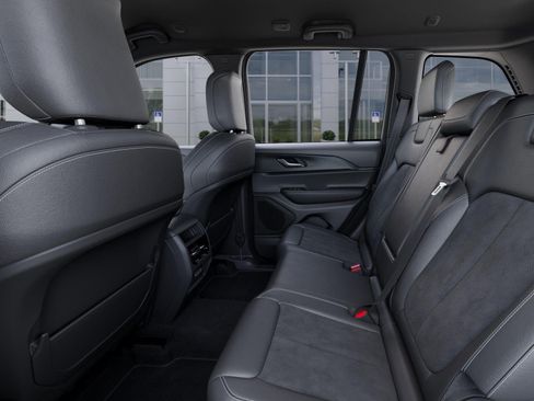 New 2025 Jeep Grand Cherokee Altitude image 23