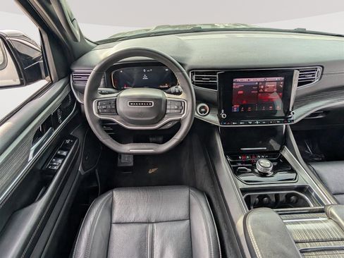 Used 2024 Jeep Wagoneer Series II w/ Flexible Seating Group AWD/4WD image 17