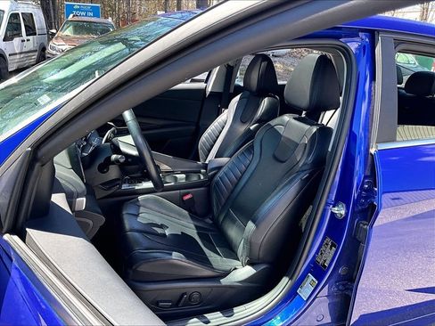 Used 2024 Hyundai Elantra Limited FWD image 10