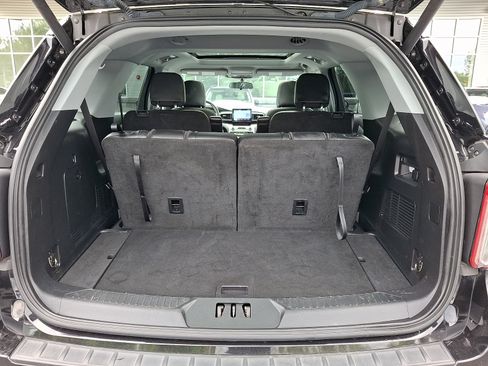 Used 2022 Ford Explorer XLT w/ Equipment Group 202A AWD/4WD image 29