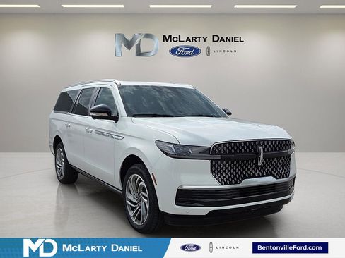 New 2026 Lincoln Navigator L Reserve AWD/4WD image 1