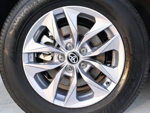 Used 2025 Toyota Sienna LE image 49