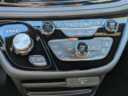 New 2026 Chrysler Pacifica Select image 20