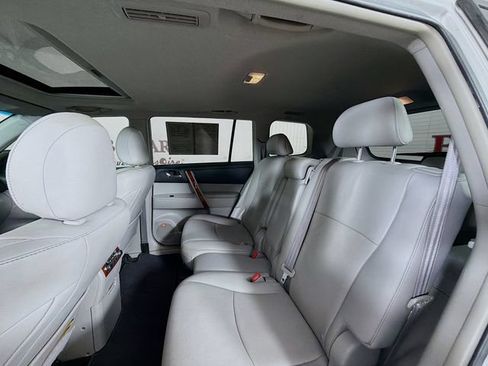 Used 2013 Toyota Highlander Limited FWD image 30