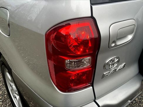 Used 2004 Toyota RAV4 2WD image 22