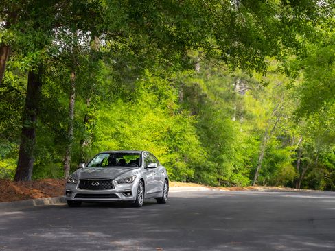 Used 2018 INFINITI Q50 Luxe w/ Essential Package (3.0T Luxe) RWD image 38