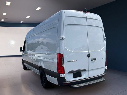 Used 2025 Mercedes-Benz Sprinter 2500 image 2