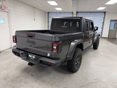 Used 2025 Jeep Gladiator Sport AWD/4WD image 5